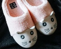 SL04 Womens Pink & White Fuzzy Kitty Slipper