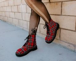 T2292 Red Plaid 7-Eye Anarchic Boot Womens