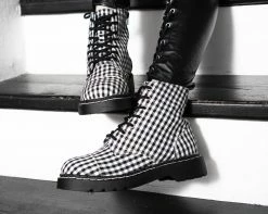 T2293 Womens Black & White Gingham 7-Eye Anarchic Boot